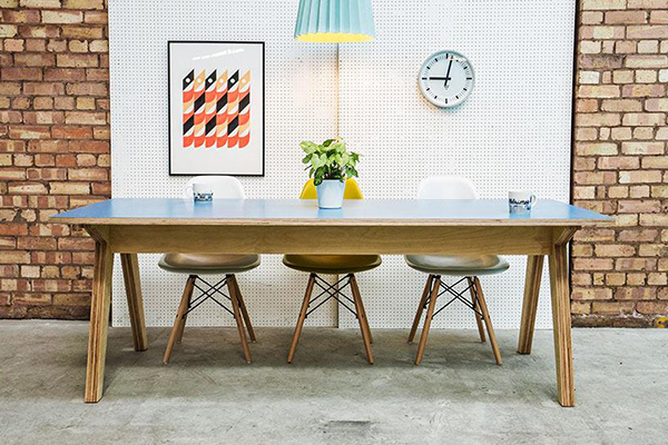 Bàn ghế từ gỗ ép không chỉ đẹp mà còn rất bền