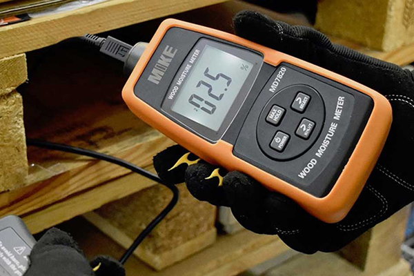 Các thiết bị cảm biến độ ẩm và nhiệt độ sẽ giúp bạn dễ dàng bảo quản gỗ ép cốp pha