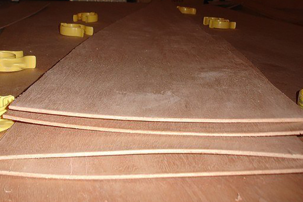 Lỗi Khi Sử Dụng Gỗ Ép Cốp Pha - Cong Vênh