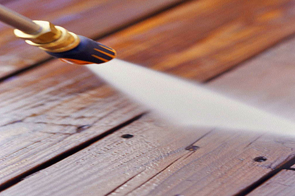 Sử dụng hóa chất để bảo quản gỗ là một phương pháp hiệu quả, tuy nhiên cần lựa chọn những sản phẩm không gây hại tới con người