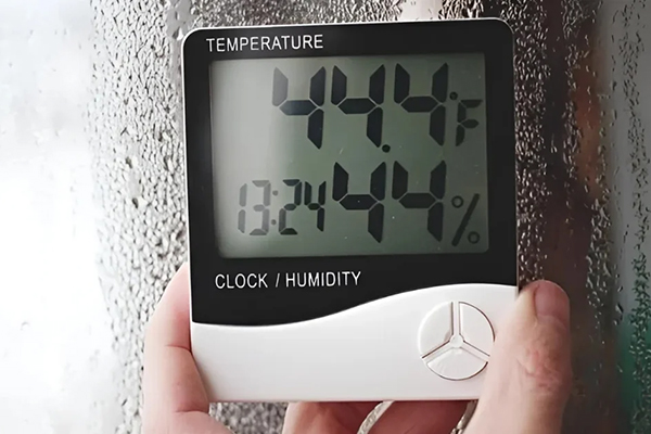 Sử dụng máy đo độ ẩm để kiểm soát độ ẩm của gỗ